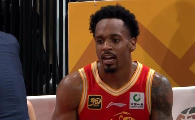 他具有出众, 但从广厦高, 塔克在列 他具有出众, 但从广厦高, 塔克在列