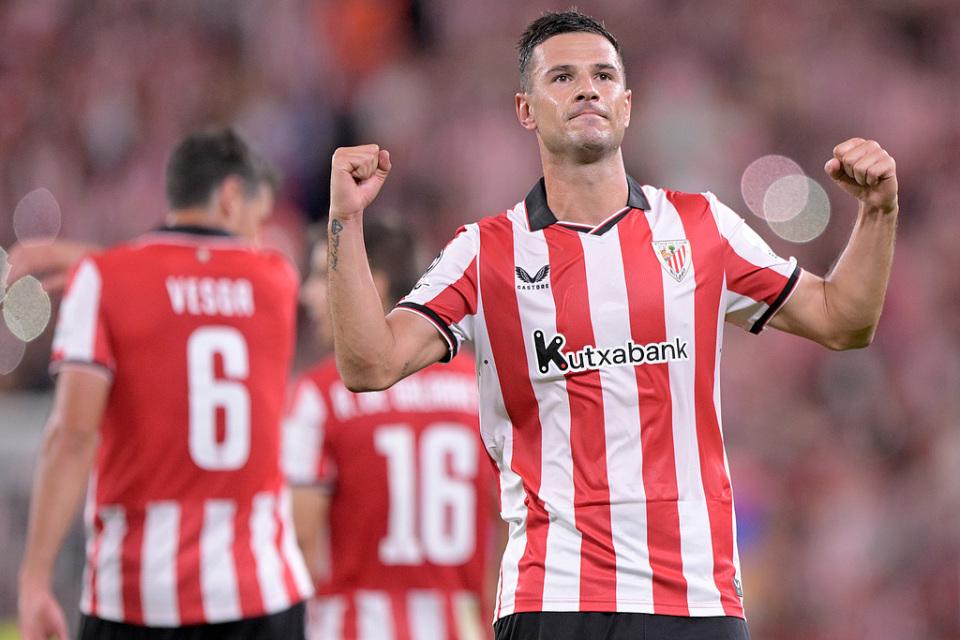 球破门扳回 球破门扳回